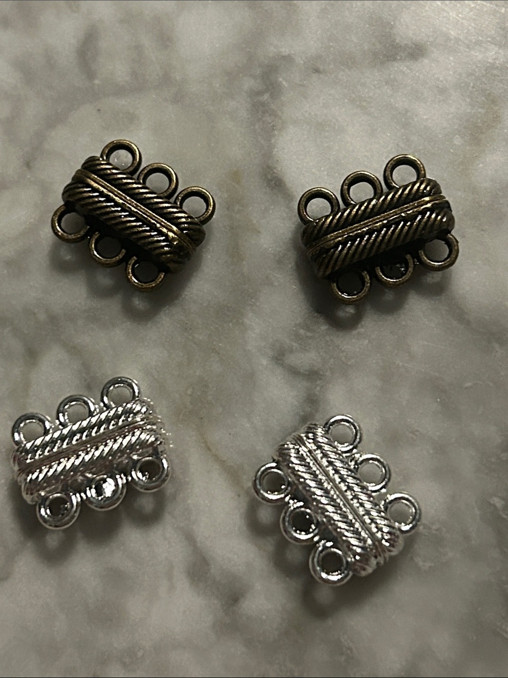 Findings: 2 Triple Strand magnetic clasps